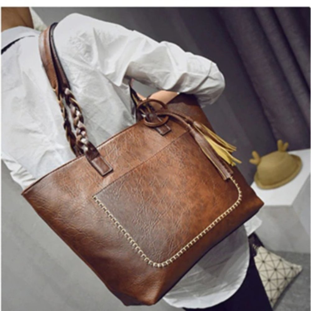 Duke Hudson- Leather Shoulder Bag - Picture 3 of 9